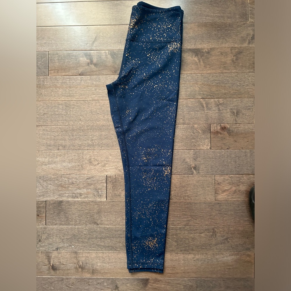 Zyia stay gold navy 7/8 light and tight leggings